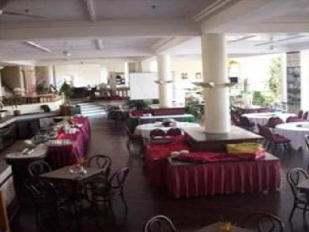 The Orient Star Resort Lumut Extérieur photo