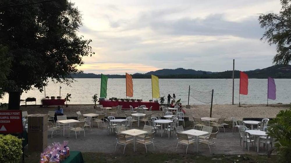 The Orient Star Resort Lumut Extérieur photo